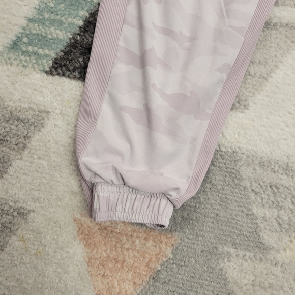 ATHLETA Brooklyn Lined Textured Jogger - Camo Lux Shasta Purple Size 8 - Picture 5 of 12